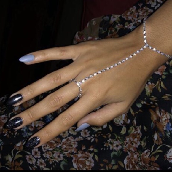 π Beautiful Rhinestone Finger Bracelet Ring π